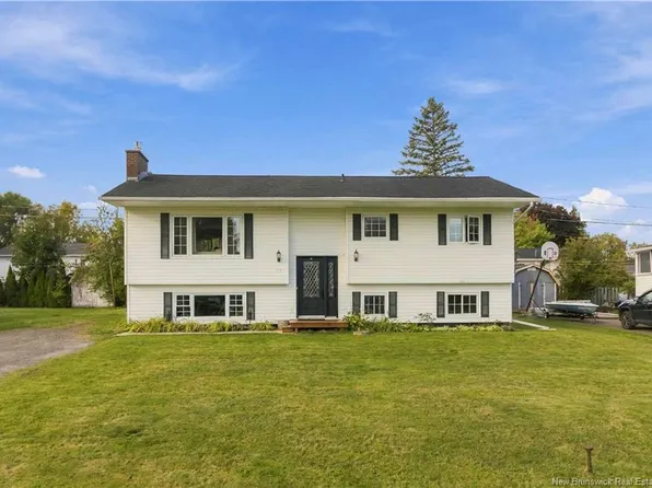 25 Birchwood Cres, New Maryland, NB E3C 1C9