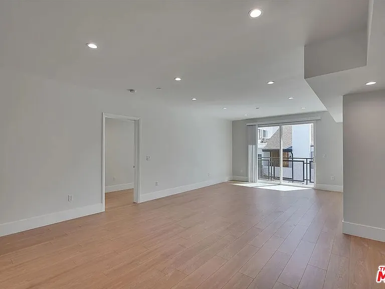 14419 Riverside Dr #306 — Photo 6