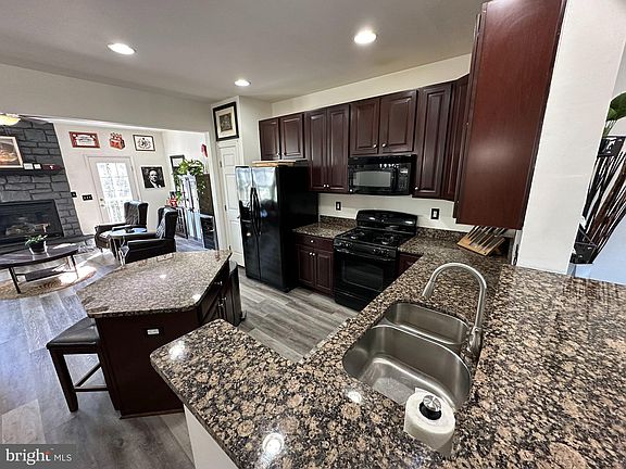 4th image of 355 Cristaudo Ct