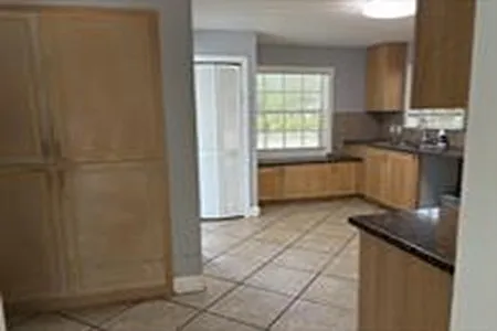 202 Palm Ct Photo 1