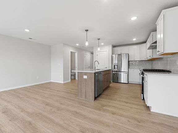 3rd image of 908 Indiana Ave #11