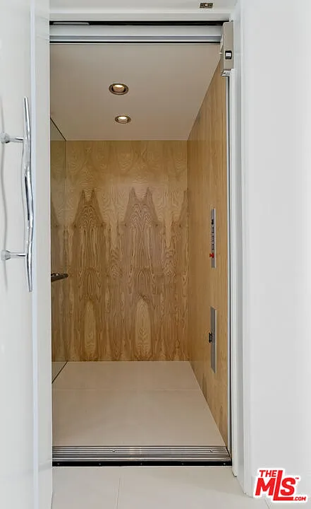 4 bed, 5.0 bath, 3412 sqft, $40,000 — Photo 3