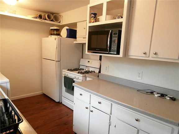 4th image of 1213 Greenbriar Dr