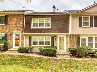 162 New Wickham Dr, Penfield, NY 14526