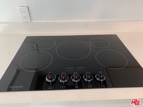 4th image of 743 N Sweetzer Ave APT 103
