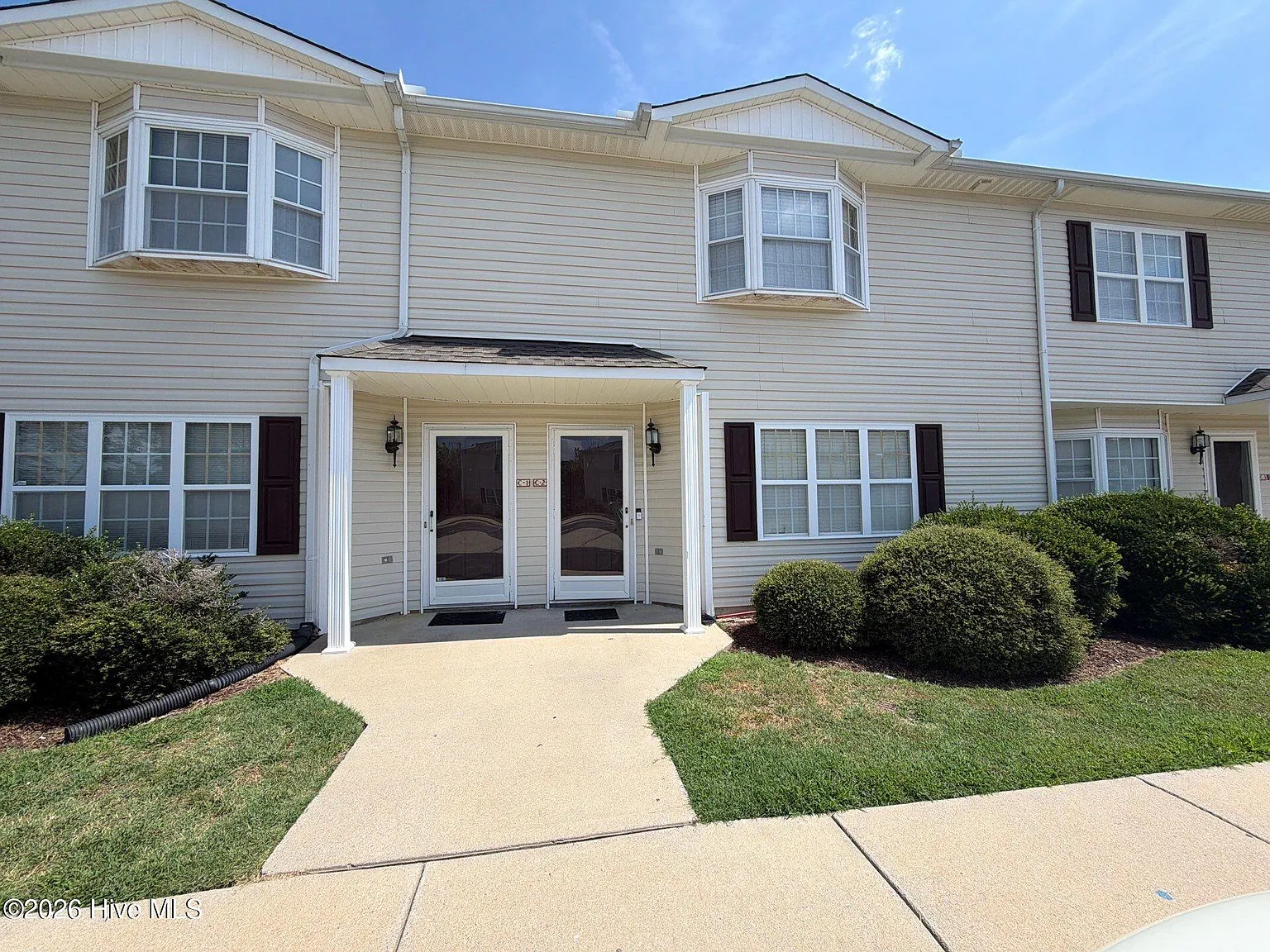 3 bed, 2.5 bath, 1456 sqft, $1,400 — Photo 1