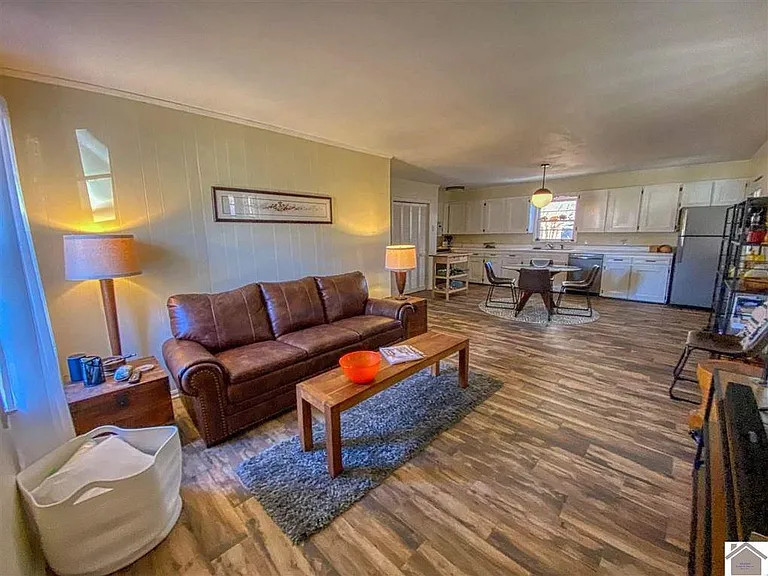 515 Shady Ln — Photo 2