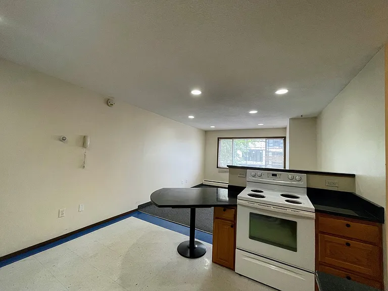 1503 8th St SE #302 — Photo 4