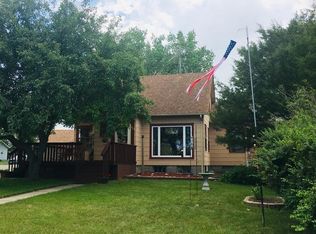 607 Riverside Dr, Aberdeen, SD 57401