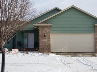 608 N Twin Towers Cir, Sioux Falls, SD 57103