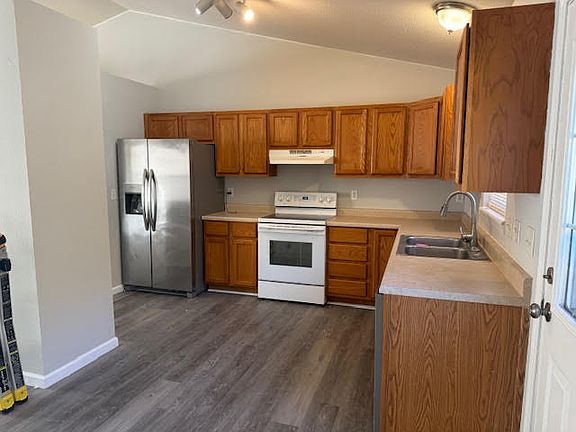 4th image of 3851 Birch Dr