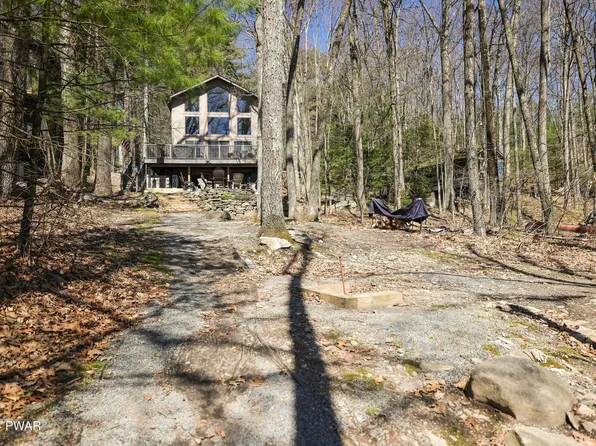 68 Lake Dr, Hawley, PA 18428