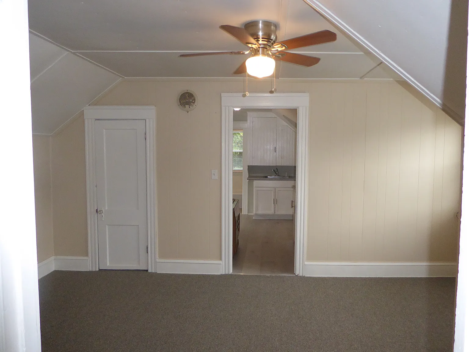 1 bed, 900 sqft, $1,200 — Photo 4