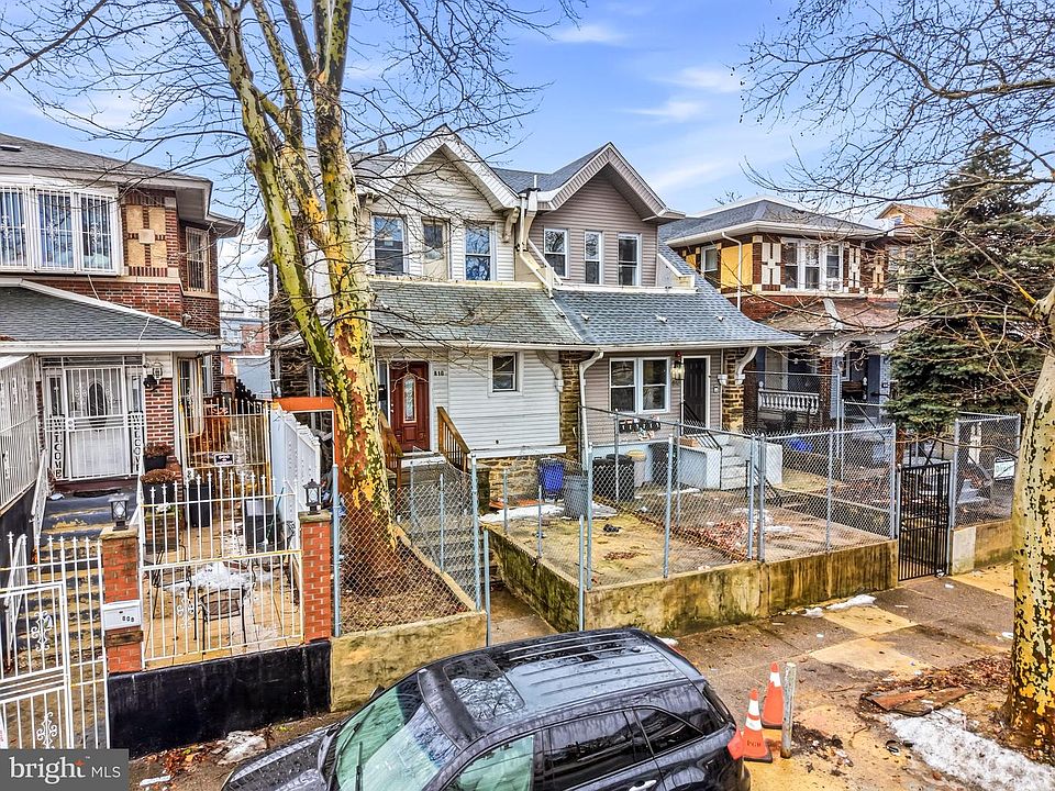 2nd image of 810 W Roosevelt Blvd