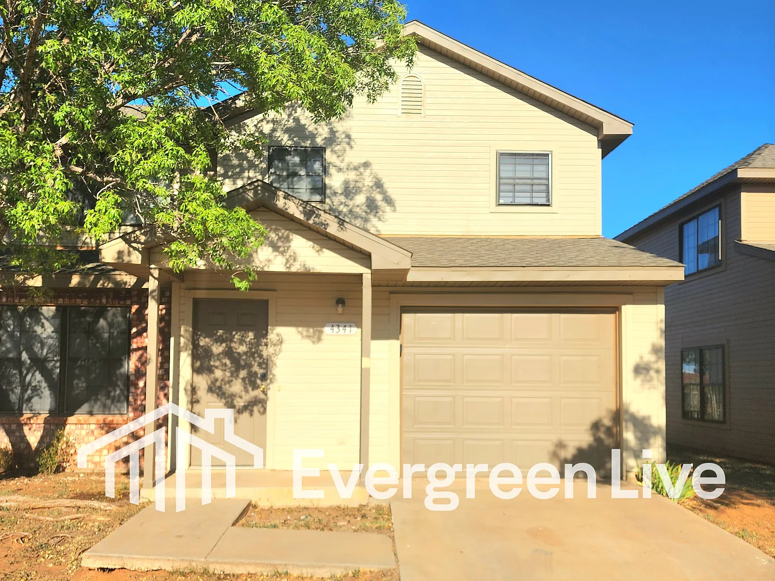 4 bed, 2.5 bath, 1390 sqft, $1,395 — Photo 1