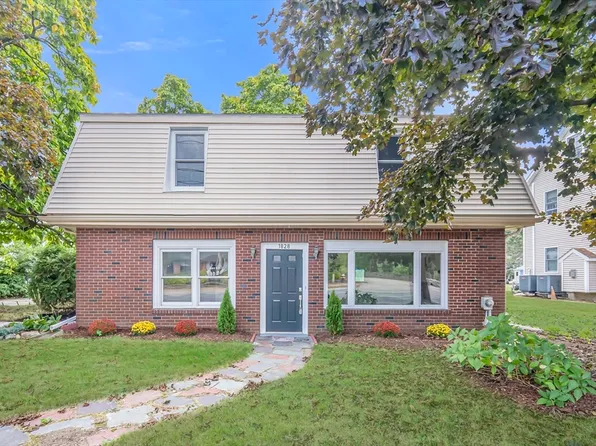 1828 Central St, Stoughton, MA 02072