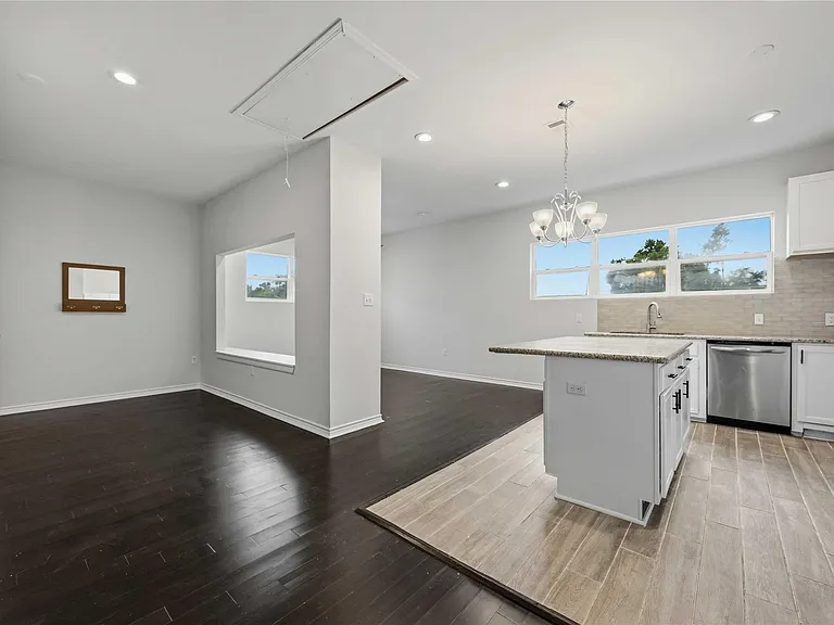 5302 Saxon Dr #1/2 — Photo 10