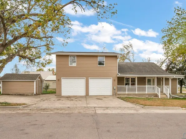 607 Albany Ave NE, Orange City, IA 51041