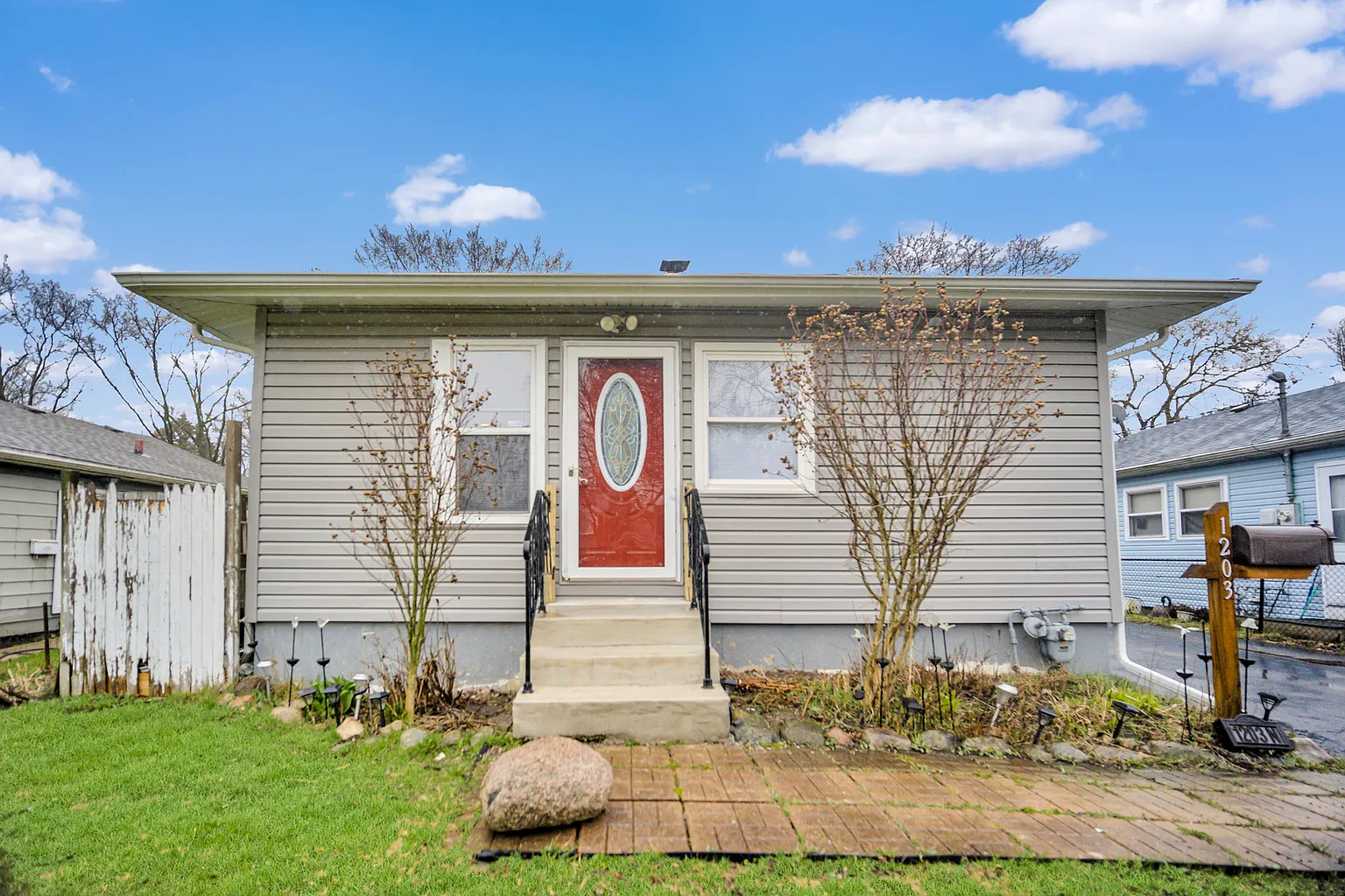 1203 New York St photo 1