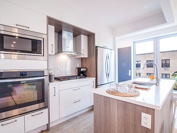 3rd image of 760 Bergen St APT 2L
