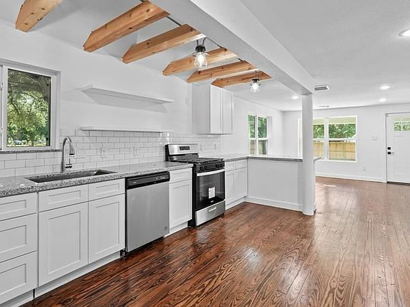5th image of 2102 Margaret St #A