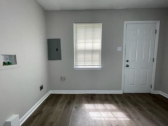 4th image of 905 Annie Pl