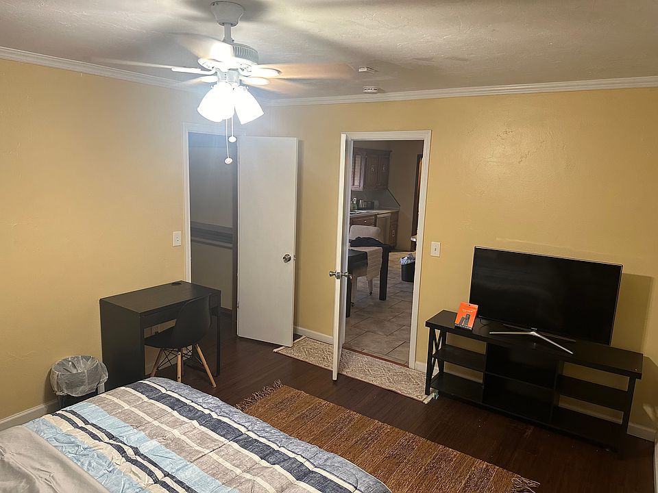2nd image of 6705 NW 61st St