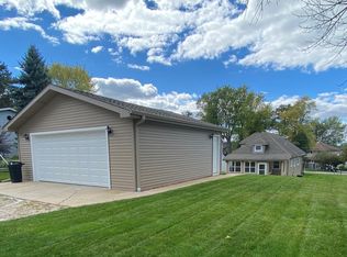 43 N Lake Ave, Fox Lake, IL