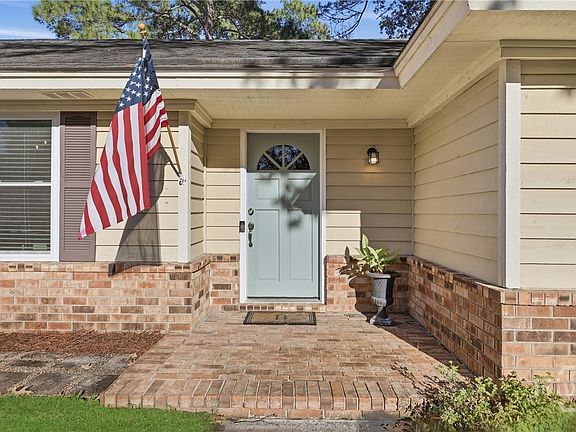 4th image of 102 E Sagebrush Lane
