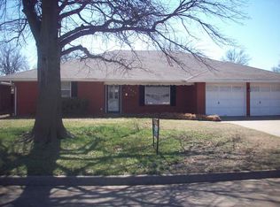2425 Indian Dr, Enid, OK 73703