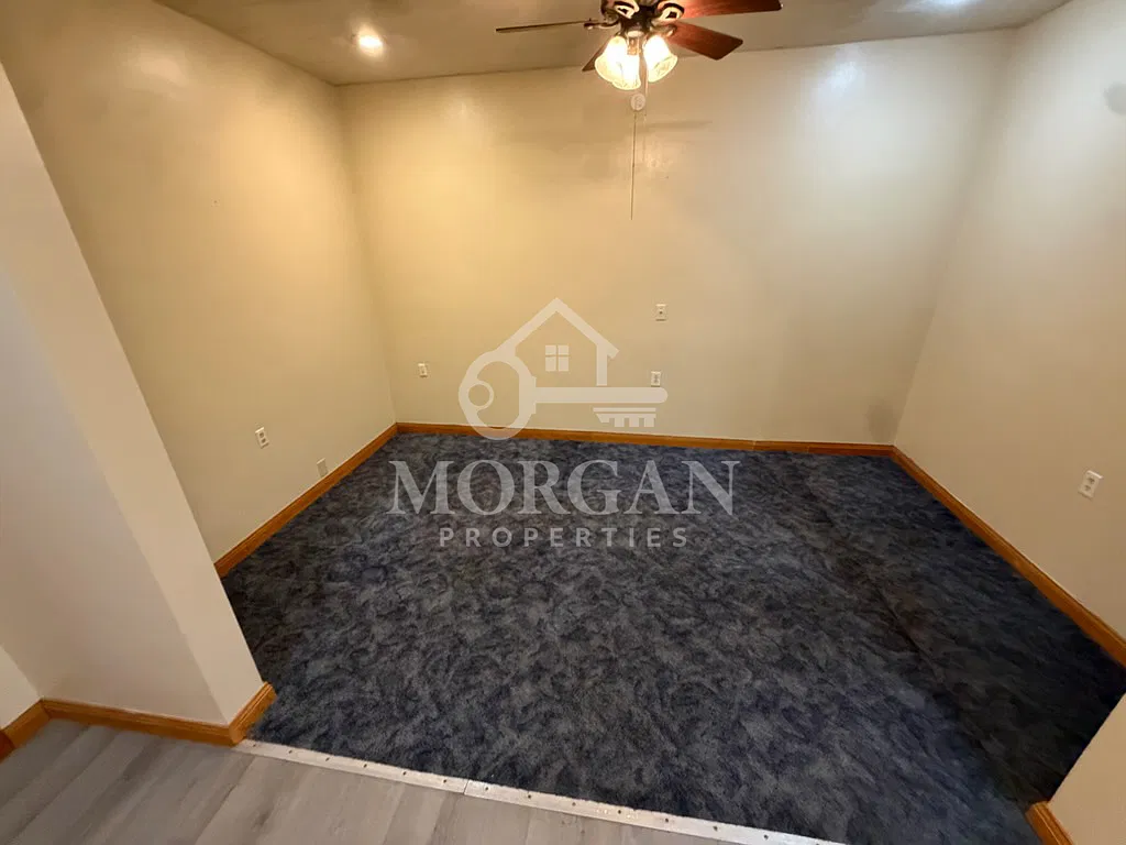 516 Locust St — Photo 2