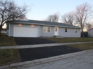 307 Meadow Ln, Lowell, IN