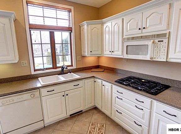 4th image of 212 Wellington Pl