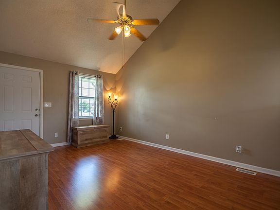 3rd image of 220 Cranklen Cir