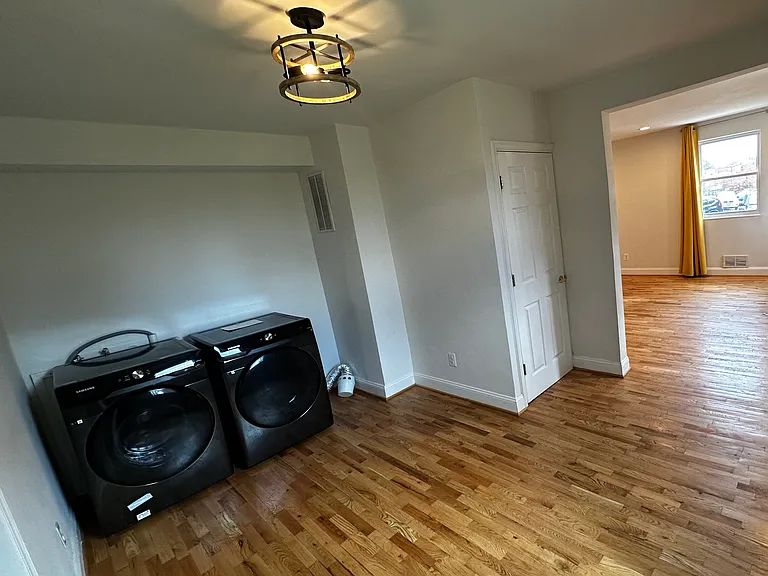 1604 Woodhill Ct — Photo 4