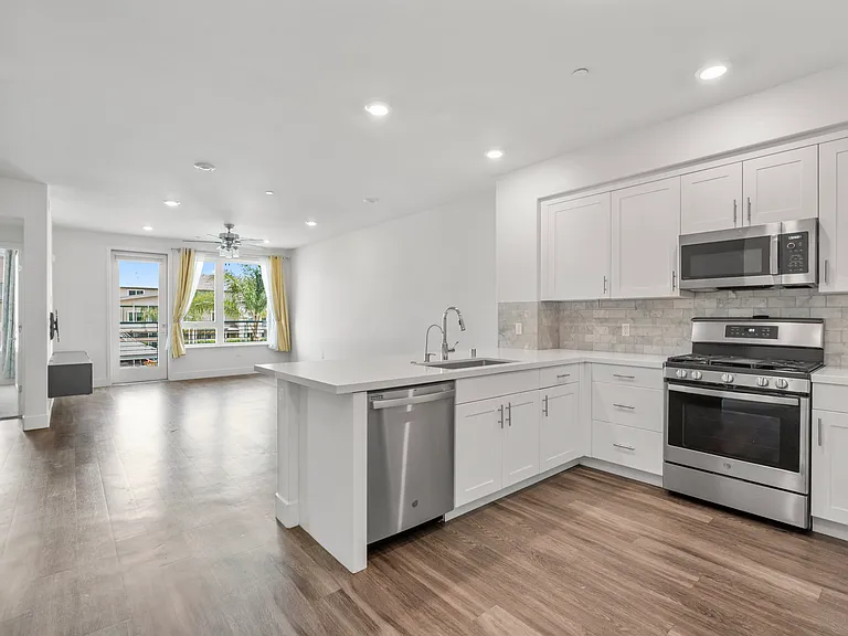 5925 Charlotte Dr #240 — Photo 8
