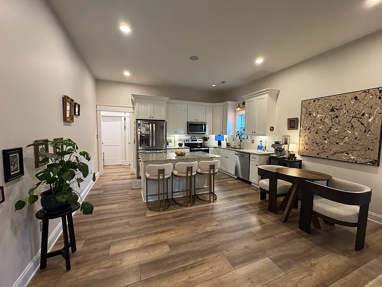 2102 Bernhurst Dr — Photo 6