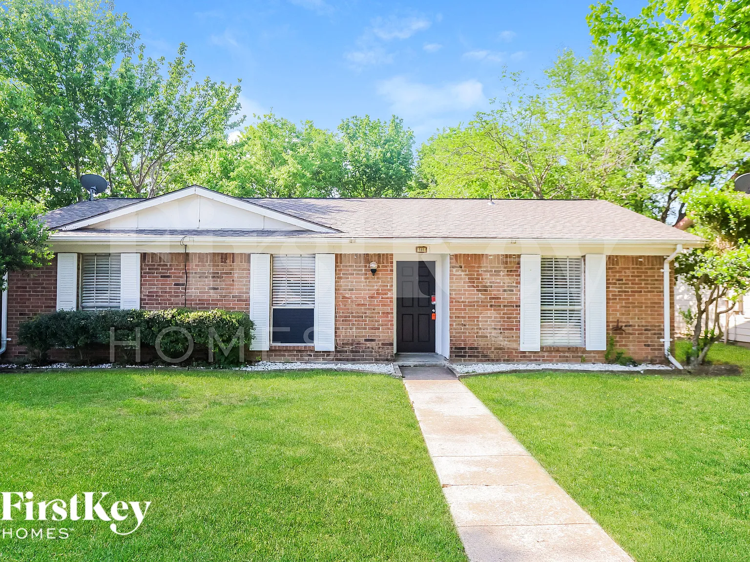 3 bed, 2.0 bath, 1128 sqft, $1,720 — Photo 1