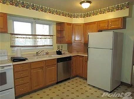 2nd image of 1422 Woodlawn Blvd