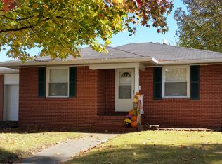 621 N 3rd St, Wood River, IL 62095