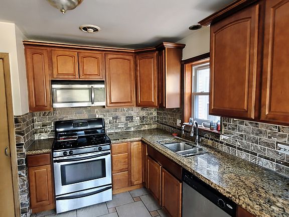 5th image of 2325 N 75th Ave Floor 2