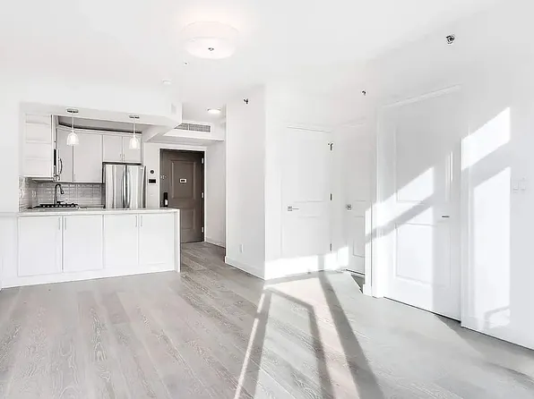 4104 27th St APT 8D, Long Island City, NY 11101