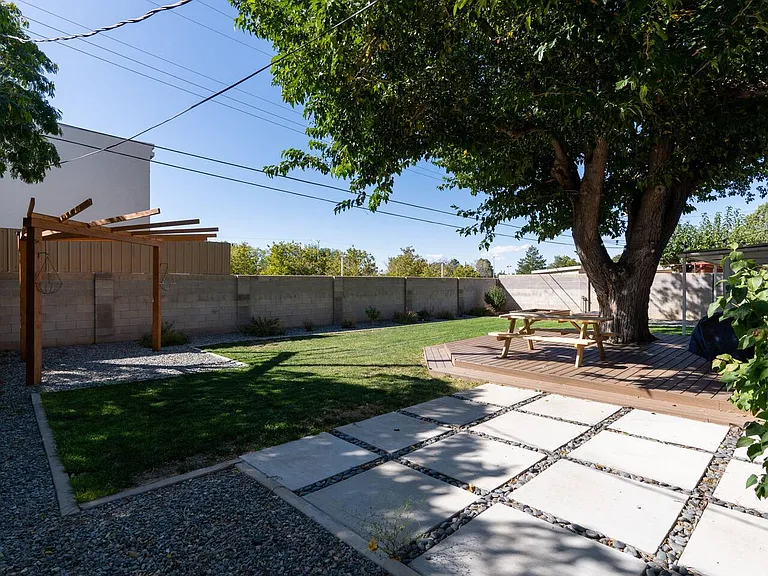 2817 Alcazar St NE — Photo 27