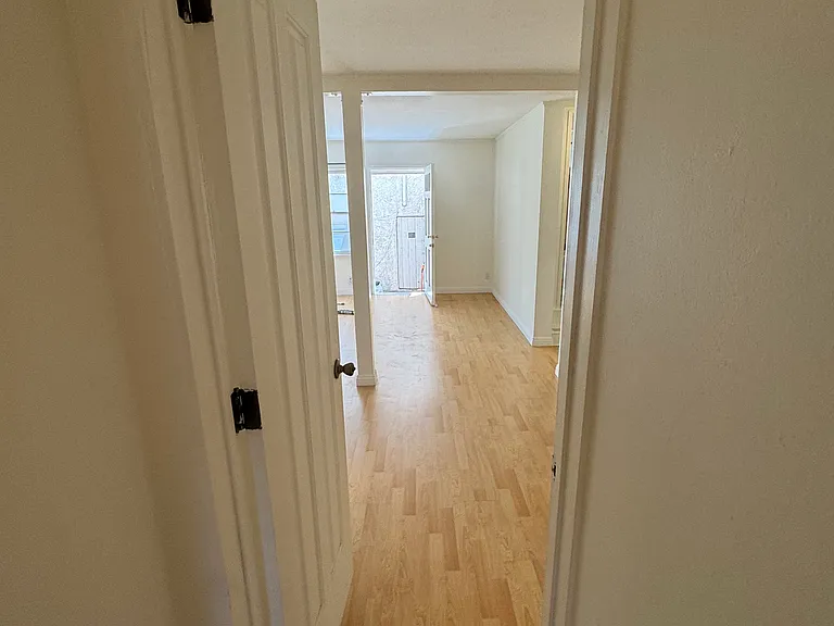 Bedroom to apt entrance