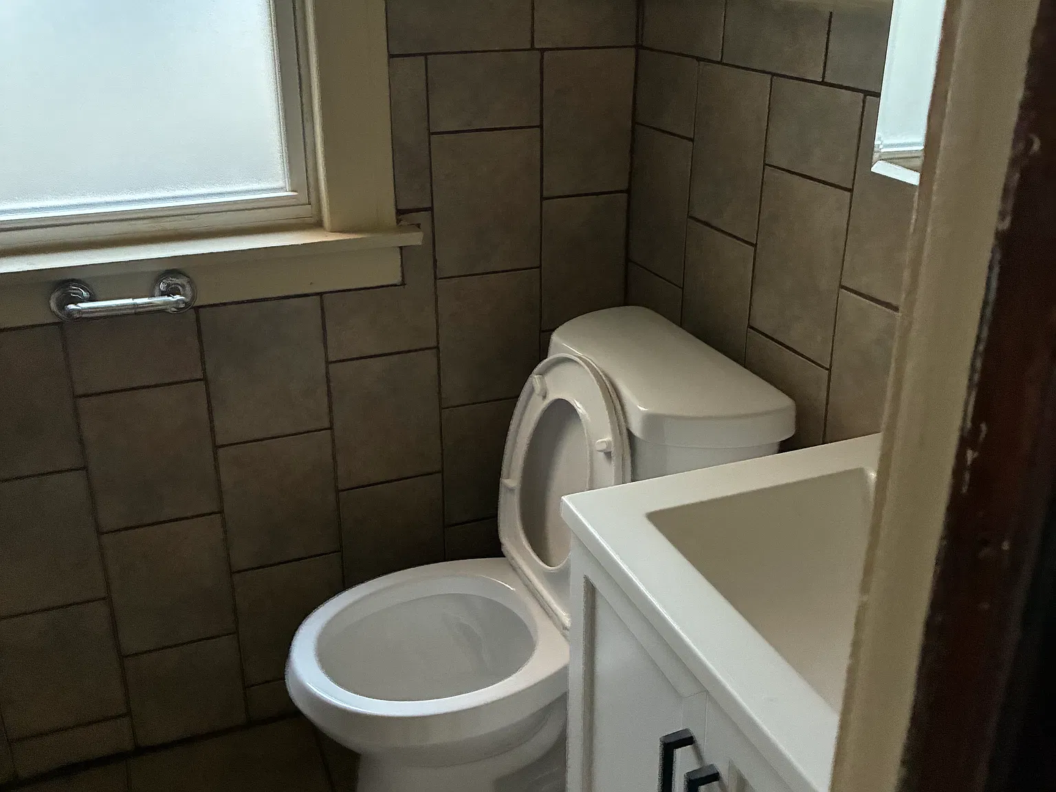 3 bed, $1,300 — Photo 4