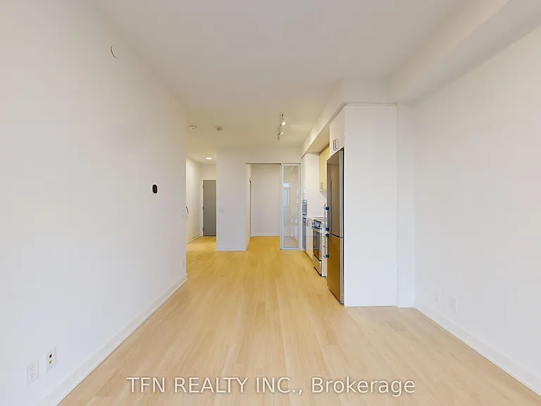 30 Upper Mall Way #2104 — Photo 7