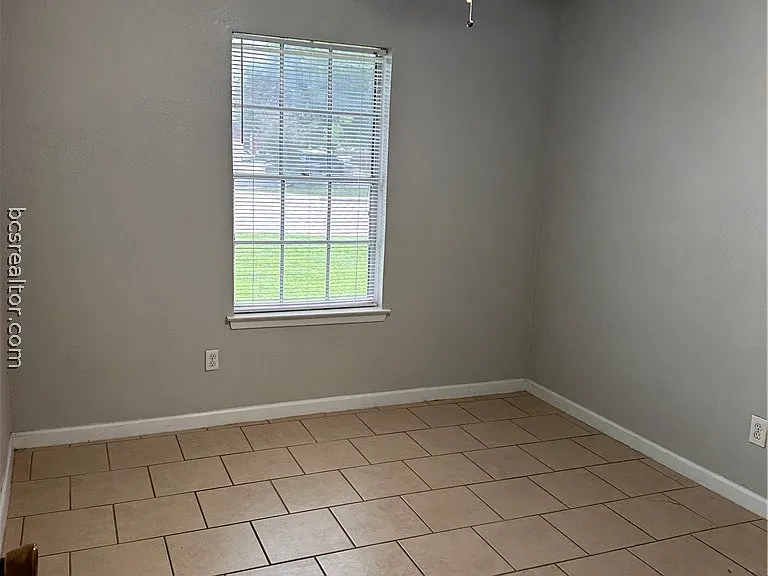 1608 Anderson St — Photo 4