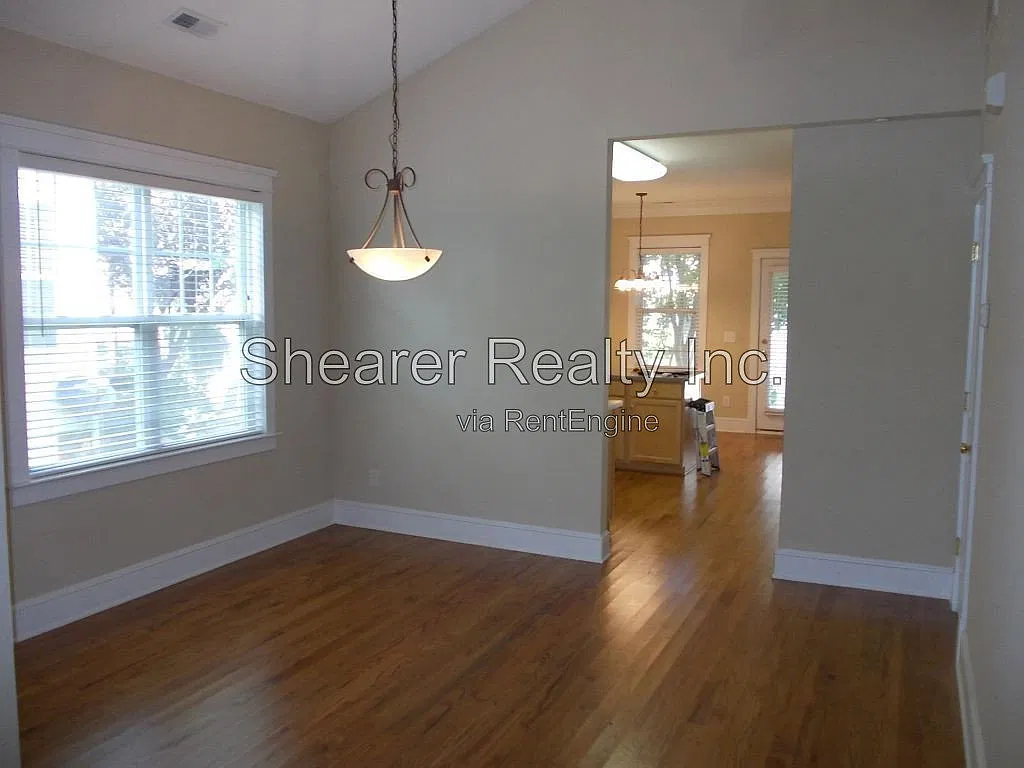 3 bed, 2.0 bath, 1292 sqft, $2,300 — Photo 4
