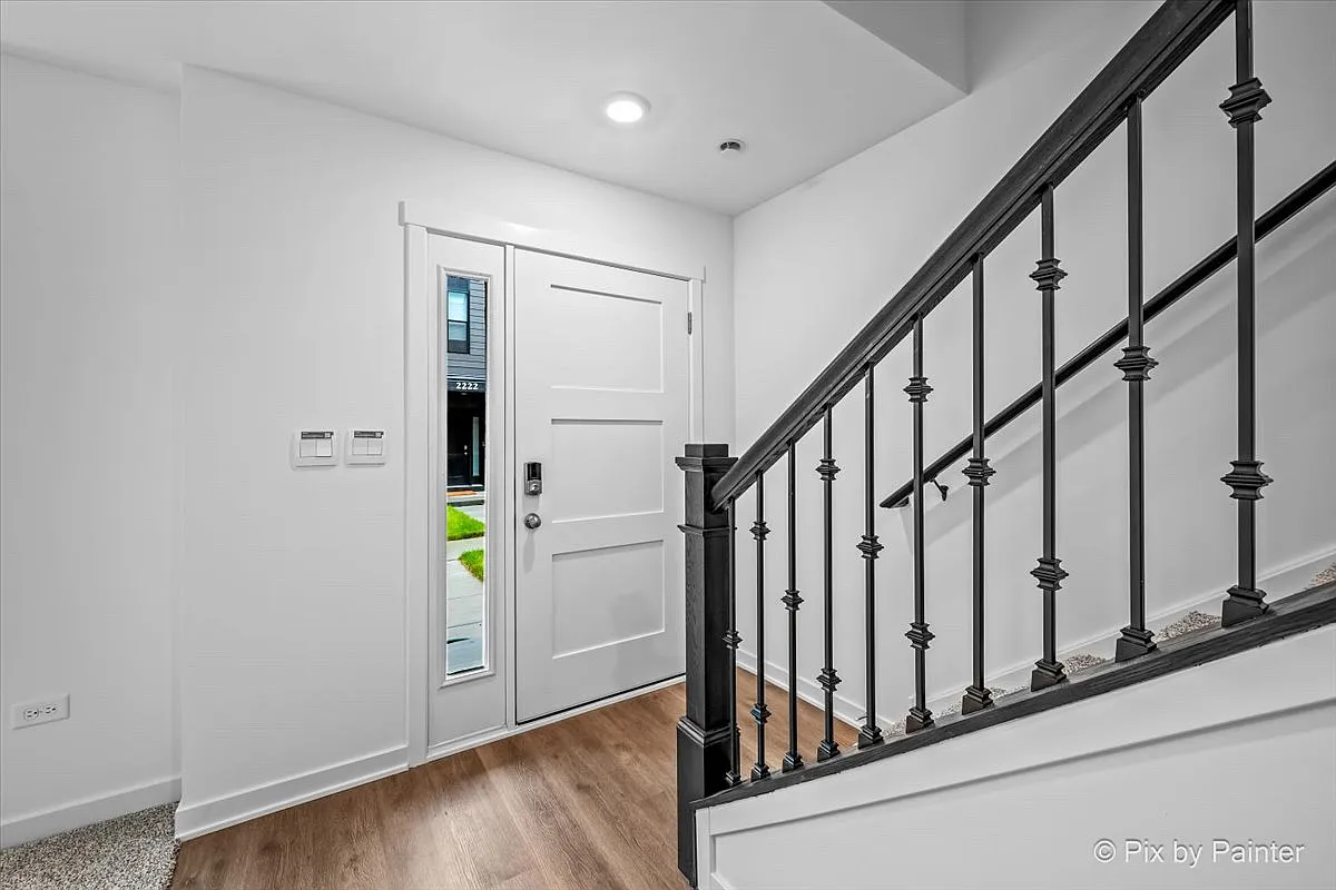 Waters Edge Dr, Schaumburg — Photo 2
