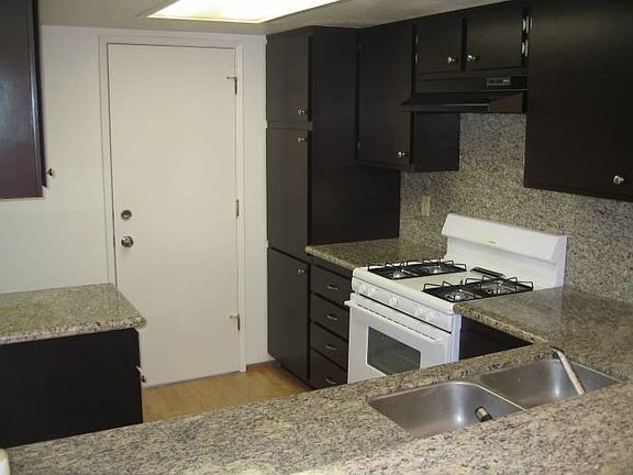4th image of 1712 Ashley Park Ct